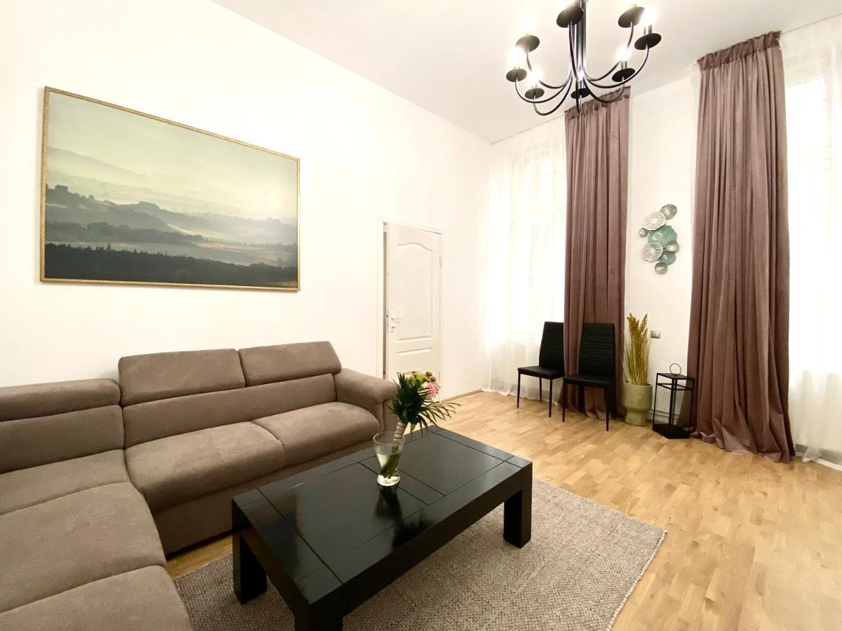 Republique Family Apartment Brașov Exterior foto